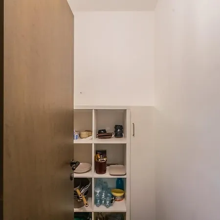 Lara Apartman *